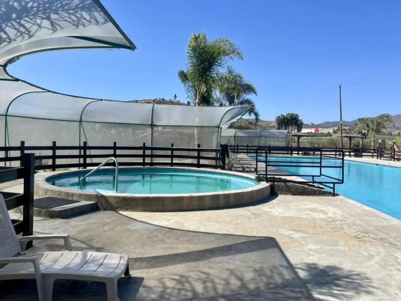 imagen recuadro Piscinas con aguas termales en las Albercas Ejido Uruapan