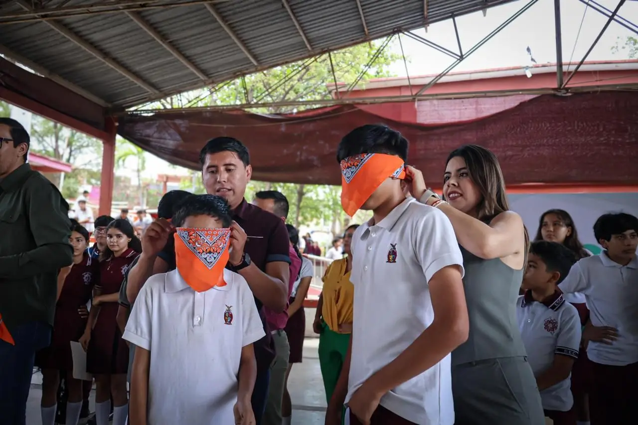 “Somos Inclusión”: jóvenes de la secundaria que se ubica en la colonia Huizaches aprenden empatía con deporte adaptado. Foto: DIF Culiacán