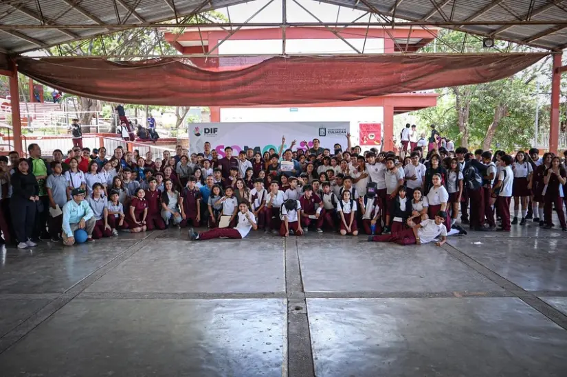 Escuela Secundaria Técnica 80 se suma a la construcción de una sociedad más justa e incluyente. Foto: DIF Culiacán