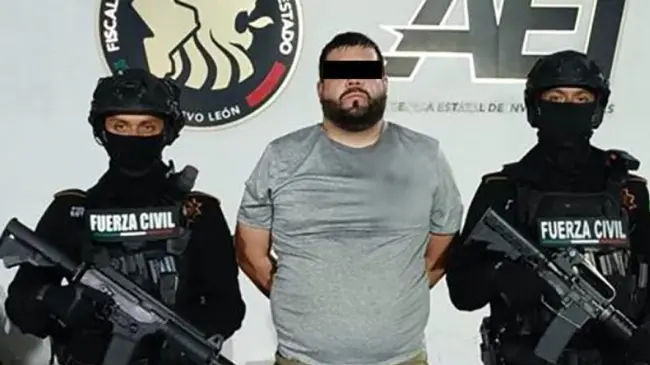 Detienen a distribuidor de droga en colonia Roma, Monterrey.