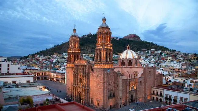 Date la oportunidad de conocer la emblemática Catedral de Zacatecas. Foto: Expedia.