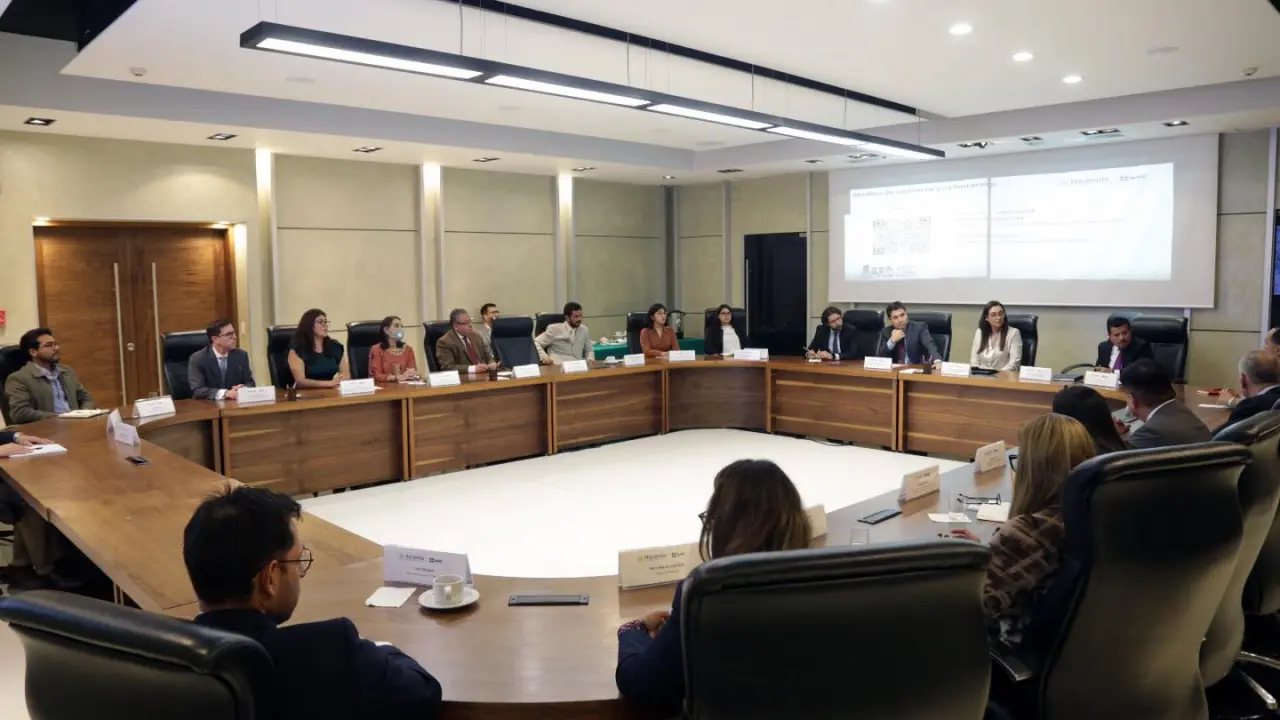 Multas millonarias por no cumplir: SAT endurece reglas contra lavado de dinero.