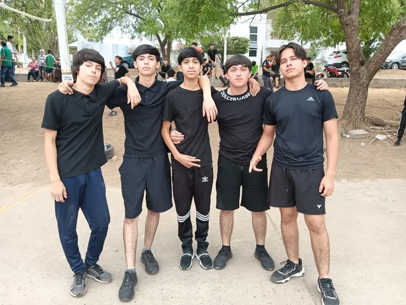 imagen recuadro Los Pelones, el equipo campeón del torneo de volibol juvenil en Los Ángeles.