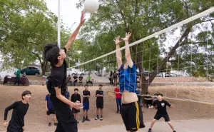 Juventud, deporte y comunidad: torneo de volibol activa el Parque Elektra en Los Ángeles