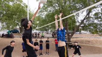 Juventud, deporte y comunidad: torneo de volibol activa el Parque Elektra en Los Ángeles