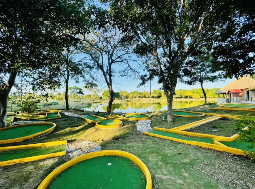 Mini Golf en el santuario de animales Vallazoo. Foto; Facebook Vallazoo