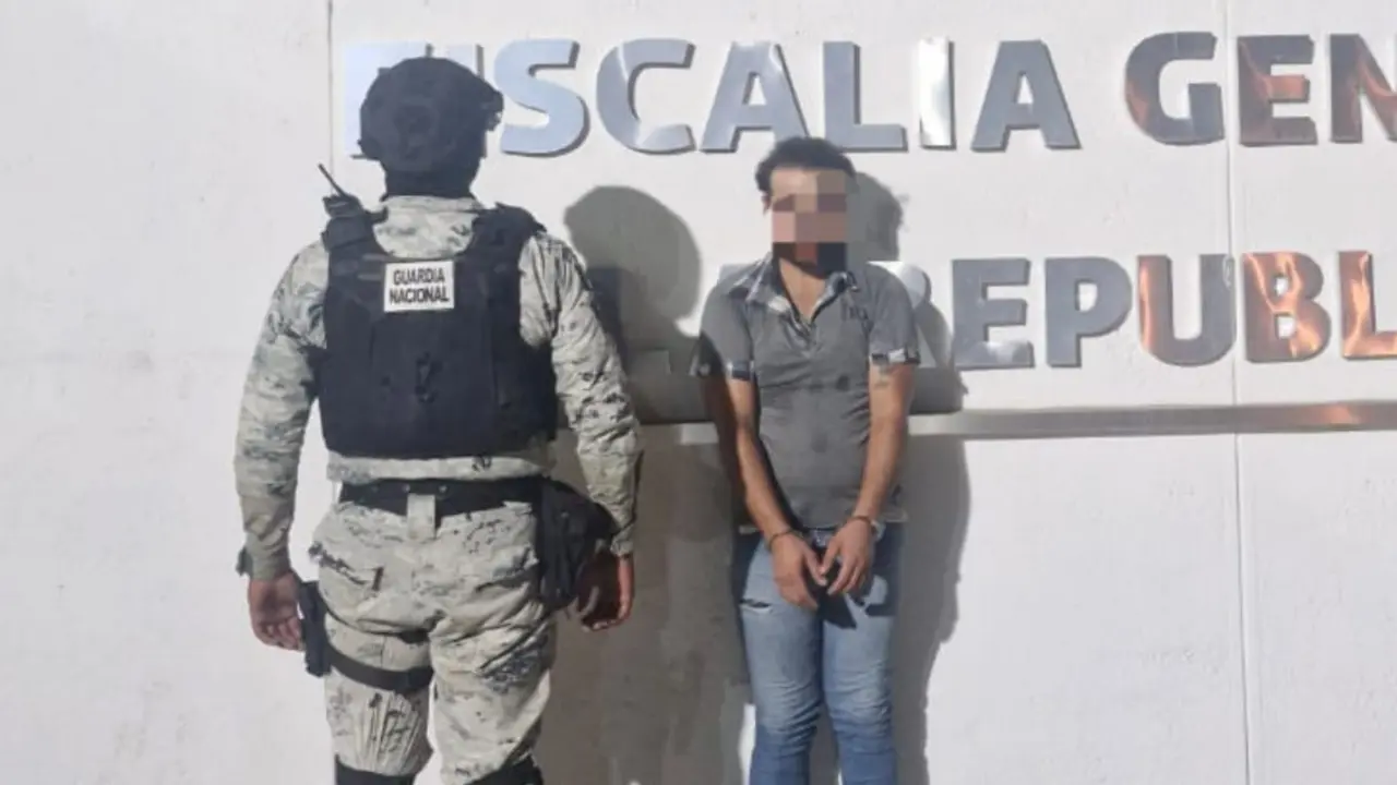 Dos autos, un arma y un detenido: lo que dejó un operativo en El Sauz, Culiacán.