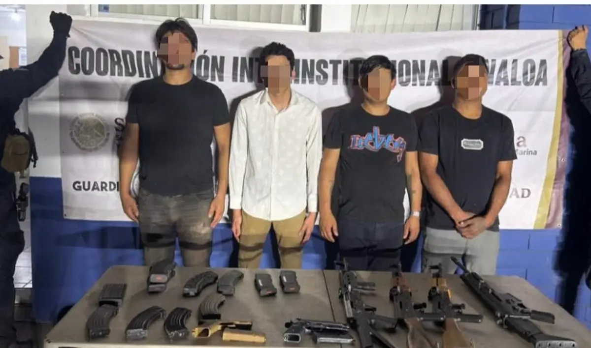 Operativo en Culiacán, detienen a cuatro civiles armados y recuperan auto con reporte de robo en Stanza Cantabria, Culiacán.