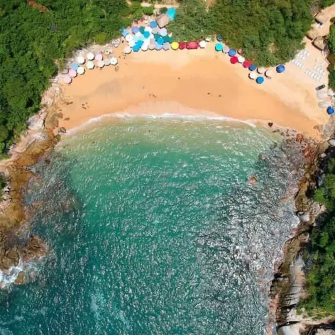El Arrocito, la playa más pequeña de Huatulco en Oaxaca. Foto: cortesía.