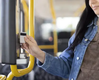 Universitarios en CDMX recibirán $1,500 bimestrales por transporte en 2025