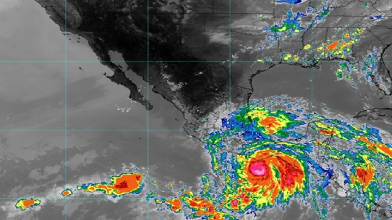 Huracán Erick sube a categoría 2 en tiempo récord y se dirige a Guerrero y Oaxaca.