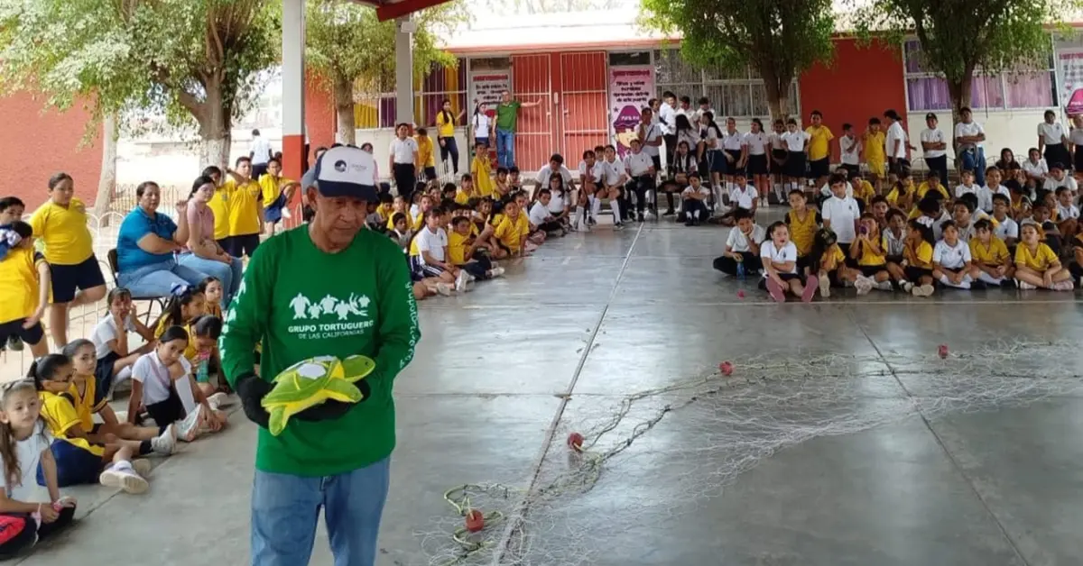 De pescadores a héroes del mar: así protegen Adrián y Adalberto las tortugas en Sinaloa