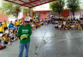 De pescadores a héroes del mar: así protegen Adrián y Adalberto las tortugas en Sinaloa
