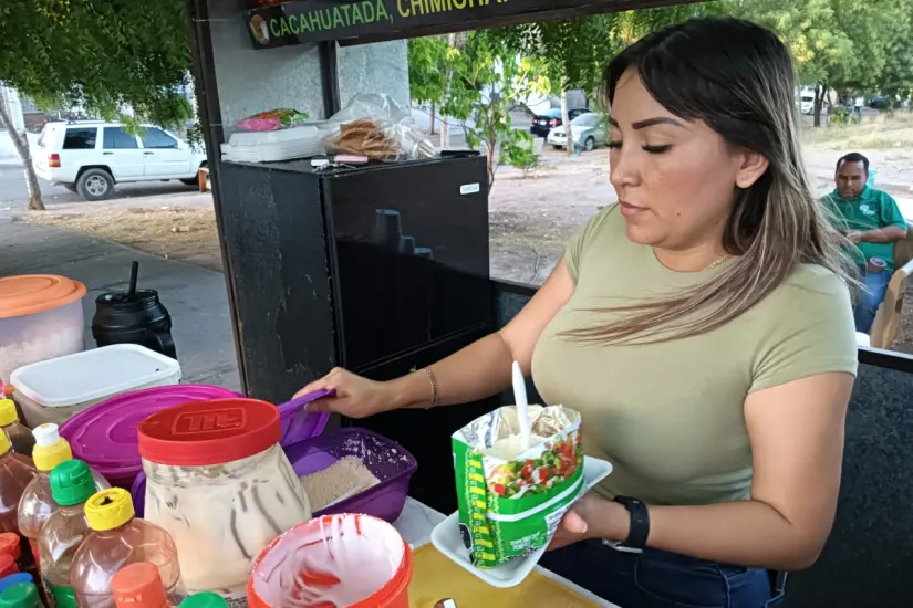 imagen recuadro Verónica Zarco es conocida en Los Ángeles no solo por la venta de ricos antojitos, también por su participación en acciones en favor de la comunidad.