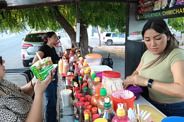 Vero y su carrito de snacks: un negocio que financió su sueño y hoy alimenta esperanzas en Los Ángeles
