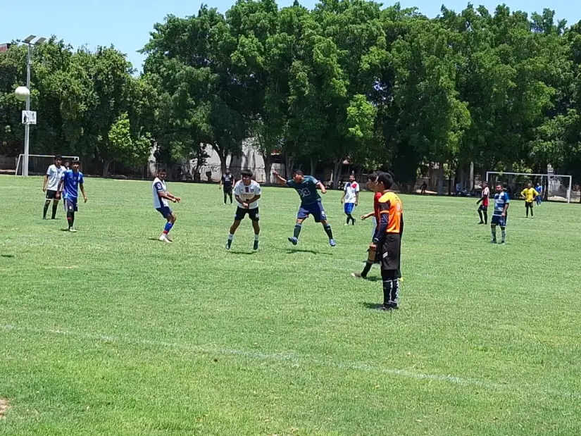 Algarabía y diversión en los domingos futboleros de Villa Juárez
