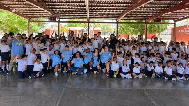 Niños y niñas de Navolato reciben las clínicas de Beisboll5 para conocer este deporte tan apasionante.