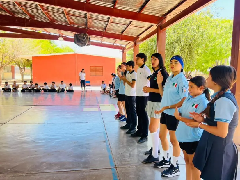 Muy animados los niños de la primaria Miguel Hidalgo participaron en estas clínicas deportivas. Muy animados los niños de la primaria Miguel Hidalgo participaron en estas clínicas deportivas.