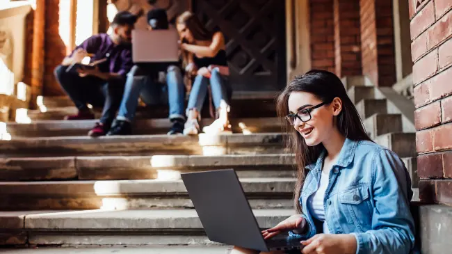 Estos son los detalles acerca de las becas de educación superior en Baja California. Foto: Freepik.