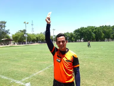 Óscar Uriel López, el árbitro que hace del futbol una tradición dominical en Villa Juárez