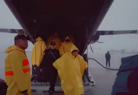 Huracán Erick golpea el Pacífico: cierran puertos y despliegan brigadas de auxilio en Oaxaca y Guerrero