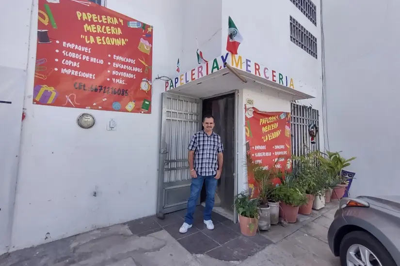 imagen recuadro El gusto por las ventas y el amor por lo que hace, han mantenido de pie a Julio César y su negocio.