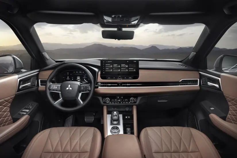 Mitsubishi Outlander 2025: la SUV híbrida perfecta para familias La Outlander 2025 ofrece un interior amplio y con tecnología. Foto: Mitsubishi