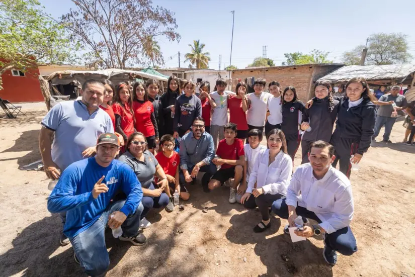 Alcalde de Culiacán entrega puente y viviendas en Higueras de Abuya. Foto: Cortesía. Alcalde de Culiacán entrega puente y viviendas en Higueras de Abuya. Foto: Cortesía.