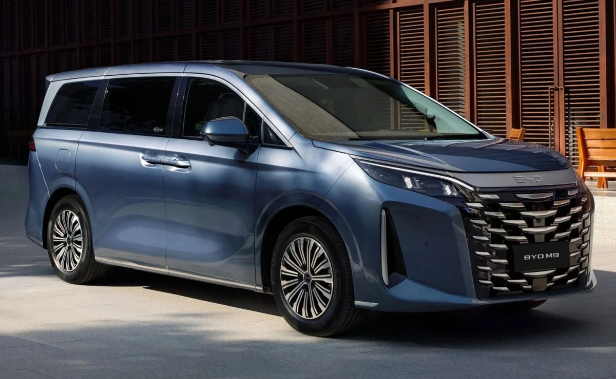 La BYD M9 cuenta con un sistema híbrido enchufable que brinda gran autonomía. Foto: BYD