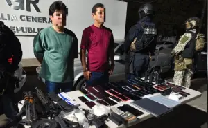 Detienen a dos en Culiacán con arsenal, 47 celulares, fentanilo y 79 mil pesos 