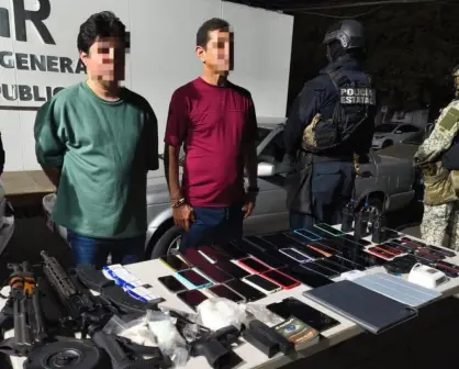 Detienen a dos en Culiacán con arsenal, 47 celulares, fentanilo y 79 mil pesos 