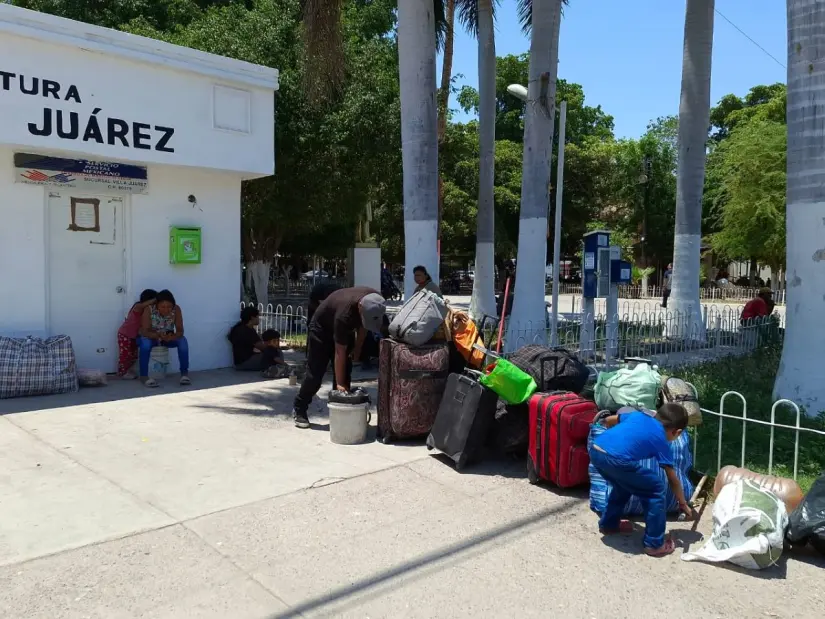 En sus maletas caben pocas pertenencias, pero mucha esperanza. Así las migraciones de Villa Juárez