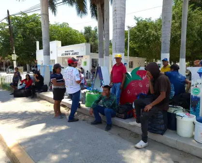 Cientos de jornaleros agrícolas migran de Villa Juárez a Delicias, Chihuahua, ante fin de temporada hortícola en Sinaloa