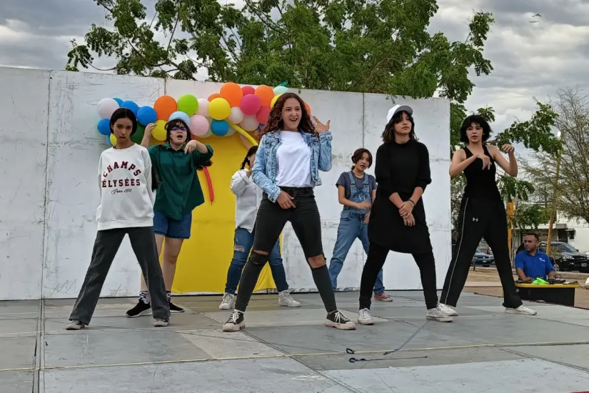 imagen recuadro Una mezcla de ritmos modernos pusieron ambiente durante la tarde de bazar en el Parque Horizontes.