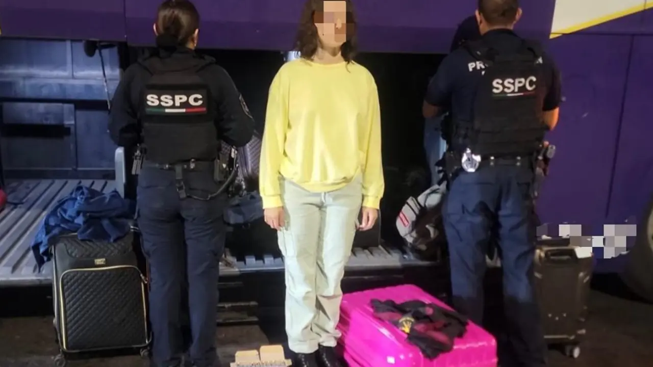 Cae mujer con maleta llena de cartuchos en autobús de Culiacán.