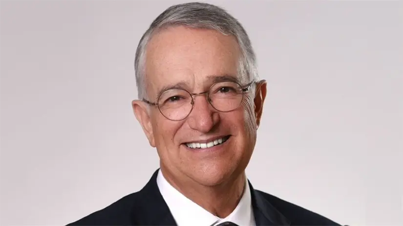 Salinas Pliego se mantiene entre los empresarios más ricos, a pesar de la disminución de su fortuna en 2025.