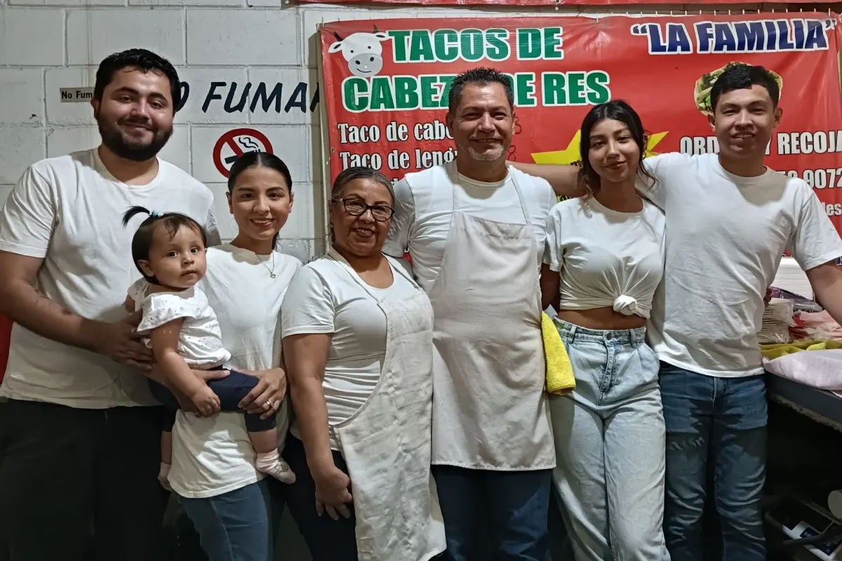 La Taquería de Cabeza “La Familia”, de Francisco Conde y su esposa Angélica Reyes, está en la colonia Díaz Ordaz, por Callejón Sexto no.2256, entre Hilario Medina y La 20. | Imágenes de Francisco Castro