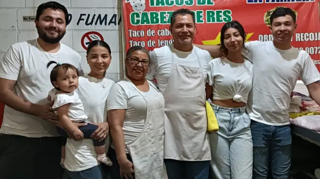 La Taquería de Cabeza “La Familia”, de Francisco Conde y su esposa Angélica Reyes, está en la colonia Díaz Ordaz, por Callejón Sexto no.2256, entre Hilario Medina y La 20. | Imágenes de Francisco Castro