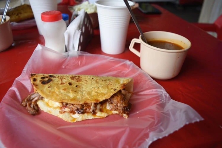 Sabores de Culiacán: Don Priscy, el pionero que encendió el sabor de la birria