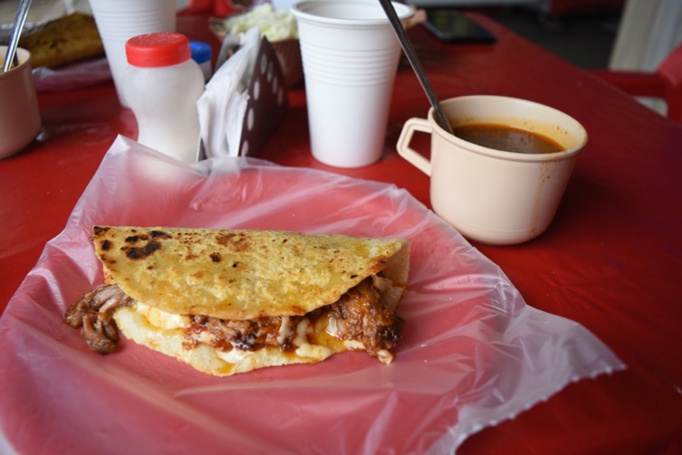 Sabores de Culiacán: Don Priscy, el pionero que encendió el sabor de la birria