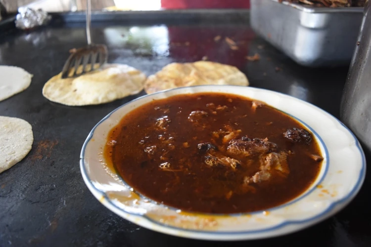 Sabores de Culiacán: Don Priscy, el pionero que encendió el sabor de la birria