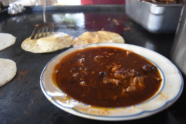 Sabores de Culiacán: Don Priscy, el pionero que encendió el sabor de la birria