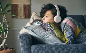 Audífonos Sony económicos con rendimiento de batería por más de 2 días y cancelación de ruido