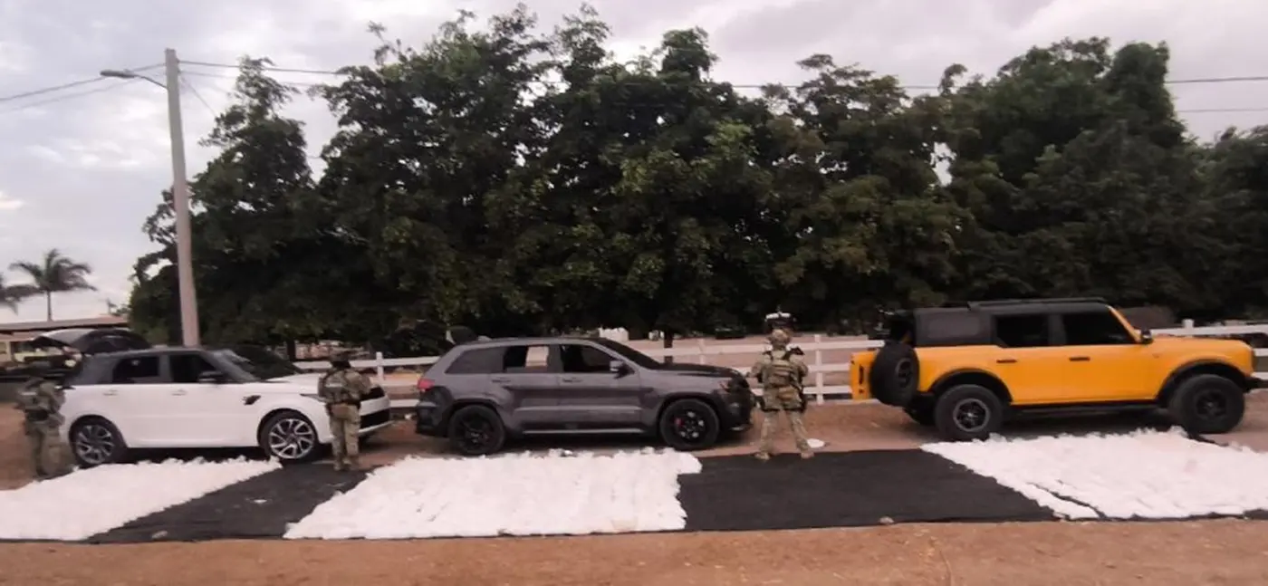 Autos decomisados con droga en Culiacán, Sinaloa.