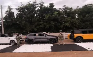 Frenan al narco en Culiacán, decomisan carros cargados de metanfetamina 