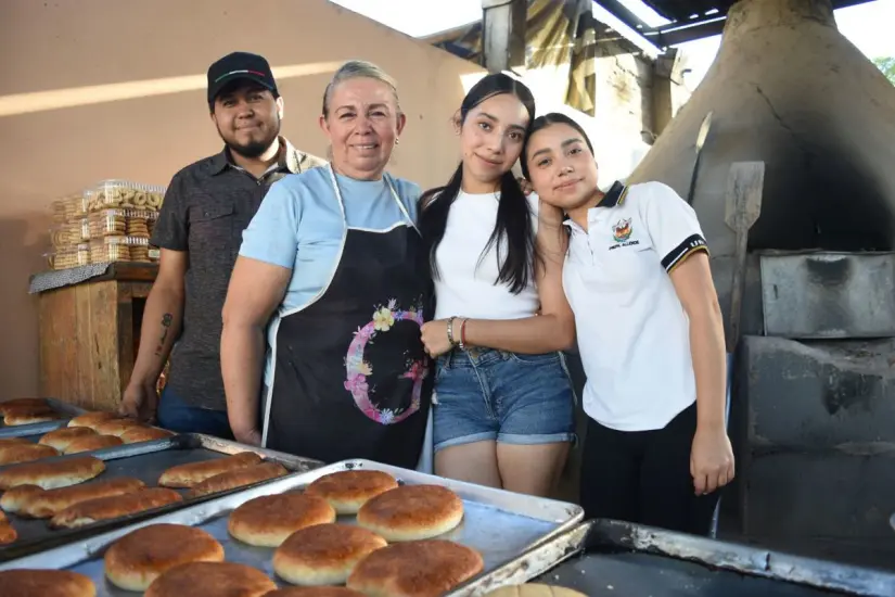Doña Rosa, el alma del pan artesanal que une sabores, recuerdos y futuro en Culiacán En cada pan, una historia; en cada horno, un futuro: Rosalba Quiñonez Soto y su tradición en Culiacán. Lino Ceballos