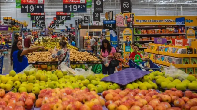 Walmart te consiente con precios bajos en frutas y verduras.