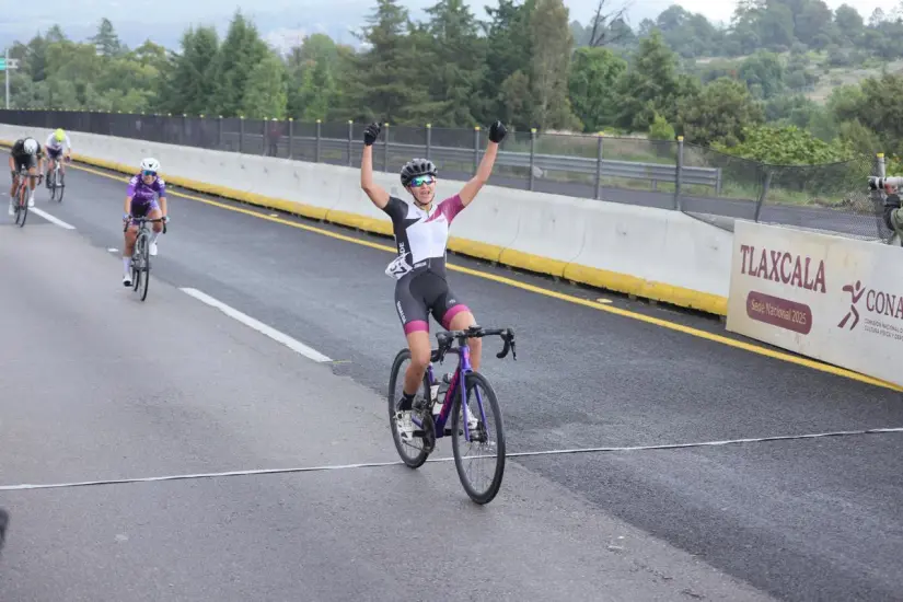 Akari Valenzuela gana oro en ciclismo CONADE 2025 Ciclismo femenil de Sinaloa brilla con oro y plata en la Olimpiada Nacional 2025. Foto: ISDE