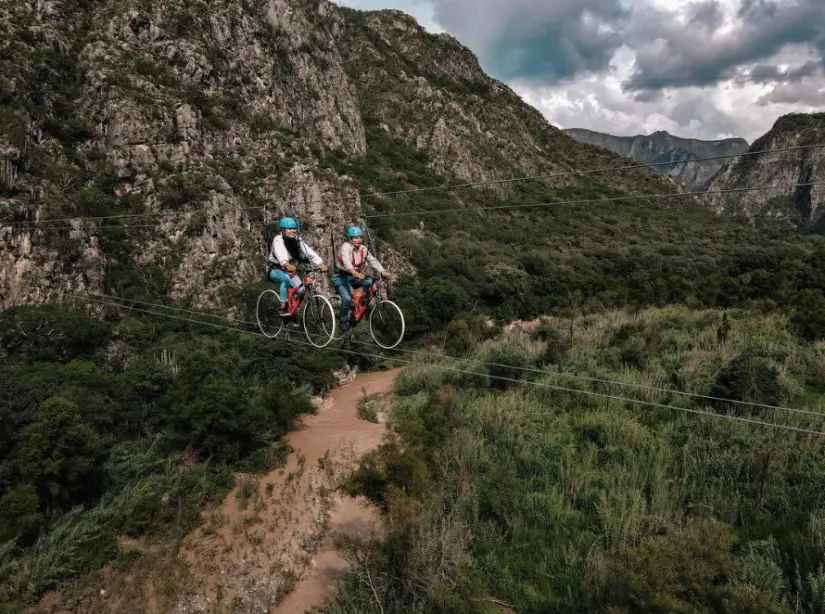 Bicicleta aérea en Metztitlán, Hidalgo. Foto: cortesía