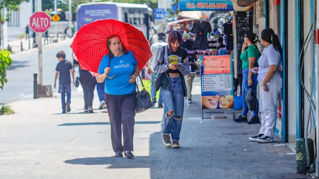 Con las altas temperaturas, las personas corren peligro de sufrir un golpe de calor.